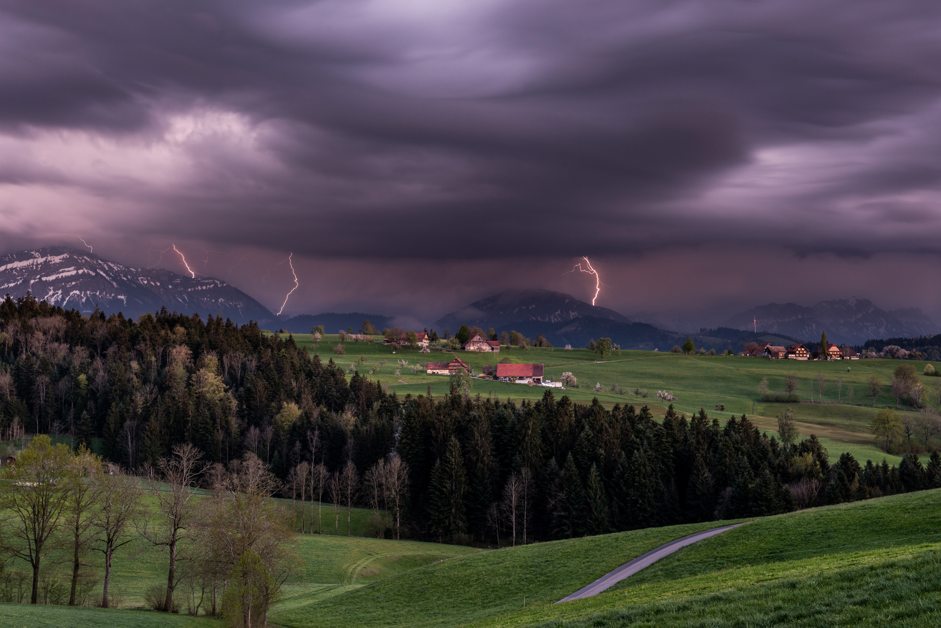 Mystische Gewitterstimmung über den Voralpen | Roger Dula, Ruswil, fotografiert von Sigigen