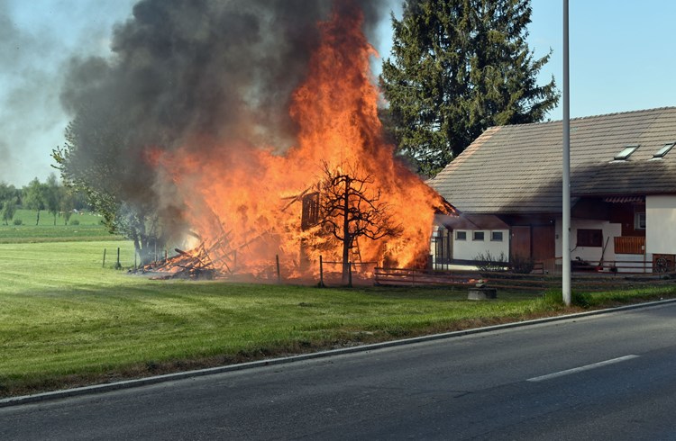 Der Schopf wurde durch den Brand vollständig zerstört. Foto Luzerner Polizei