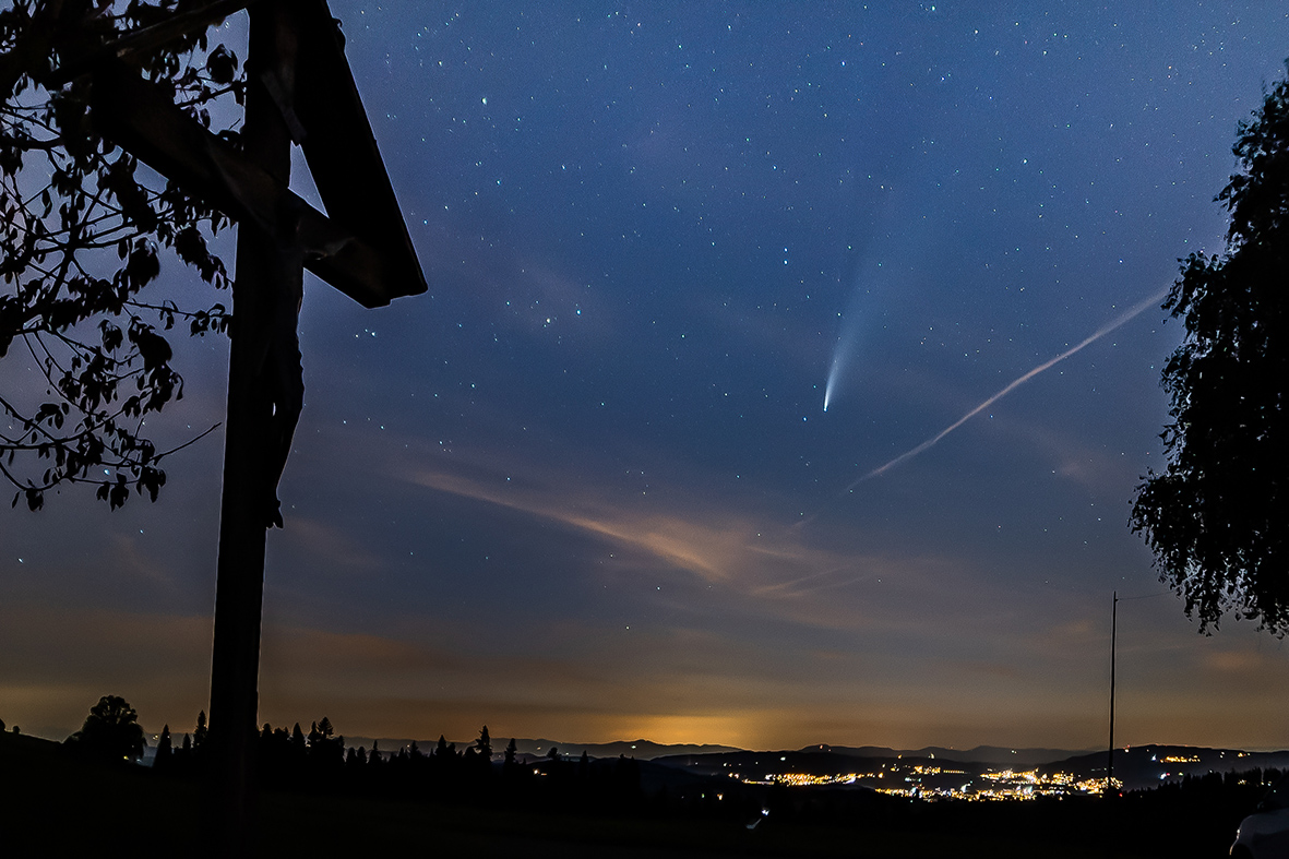Komet Neowise am Nachthimmel über Sursee. | Richi Brandenberger, Ruswil