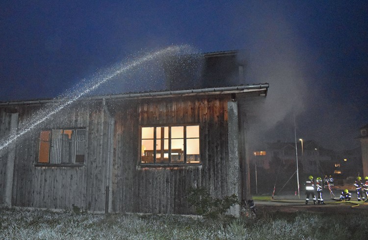 In Buttisholz ist am 1. Oktober 2020 in einer alten Scheune ein Brand ausgebrochen. Foto zVg