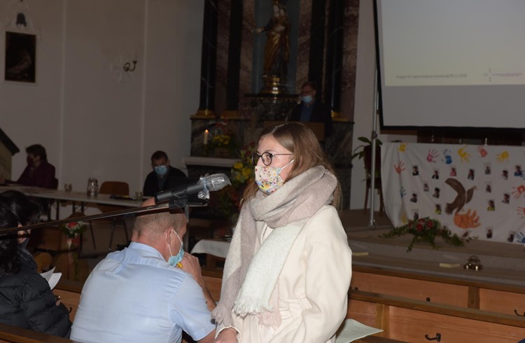 Die junge Hellbühlerin Nina Schmid lancierte die Unterschriftensammlung für die Beibehaltung des nächtlichen Glockenschlages. Foto Michael Wyss