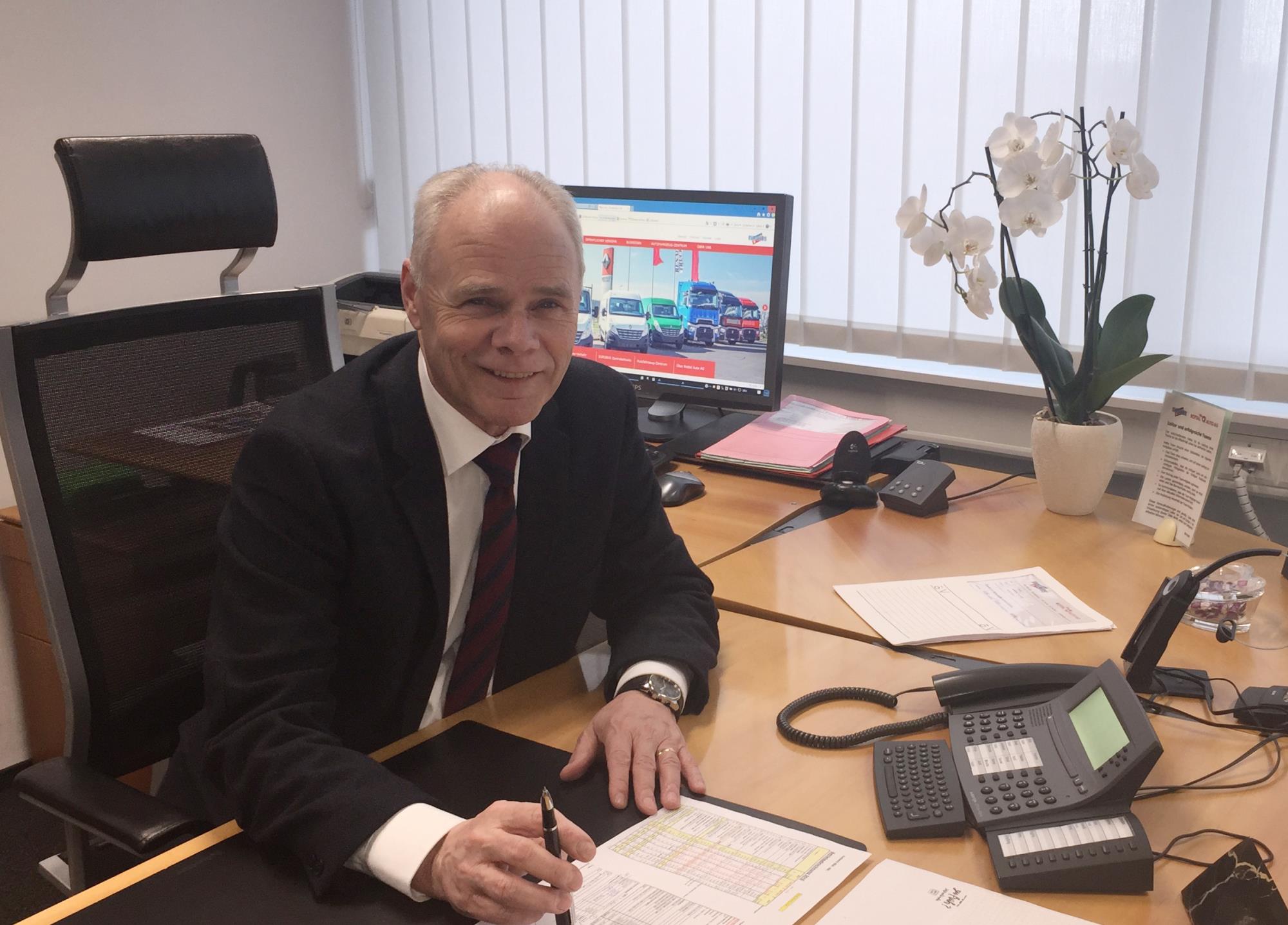 Martin Wüthrich, Geschäftsführer der Rottal Auto AG, im Büro in Ruswil. Foto zVg