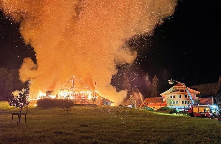 Die Scheune im Altmoos brannte bis auf die Grundmauern nieder. Foto Luzerner Polizei