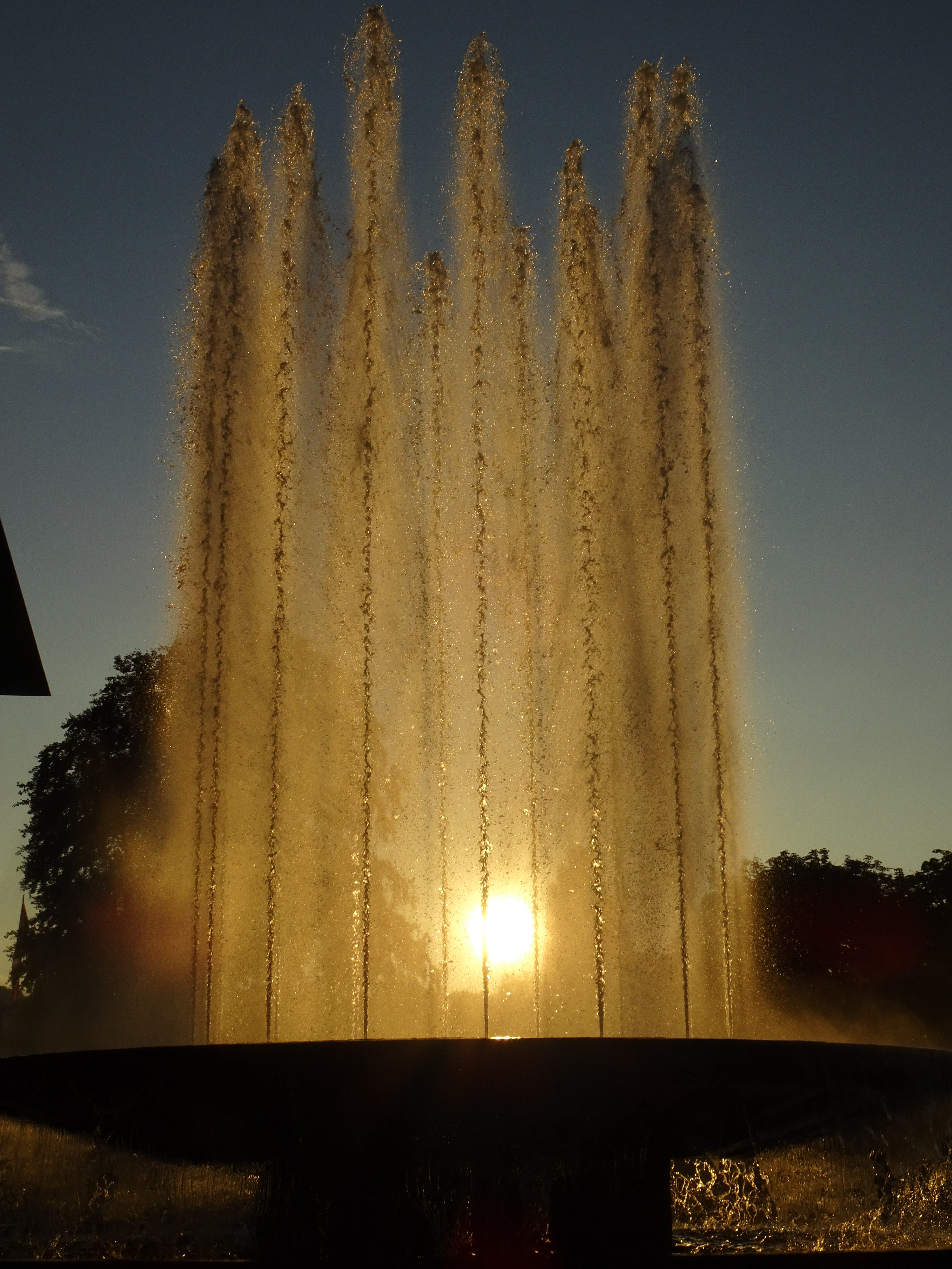 Wagenbachbrunnen vor dem ’KKL Luzern: eindrücklich, kurz vor Sonnenuntergang, aufgenommen am 4. September 2021  | Urs Amrein, Ruswil 