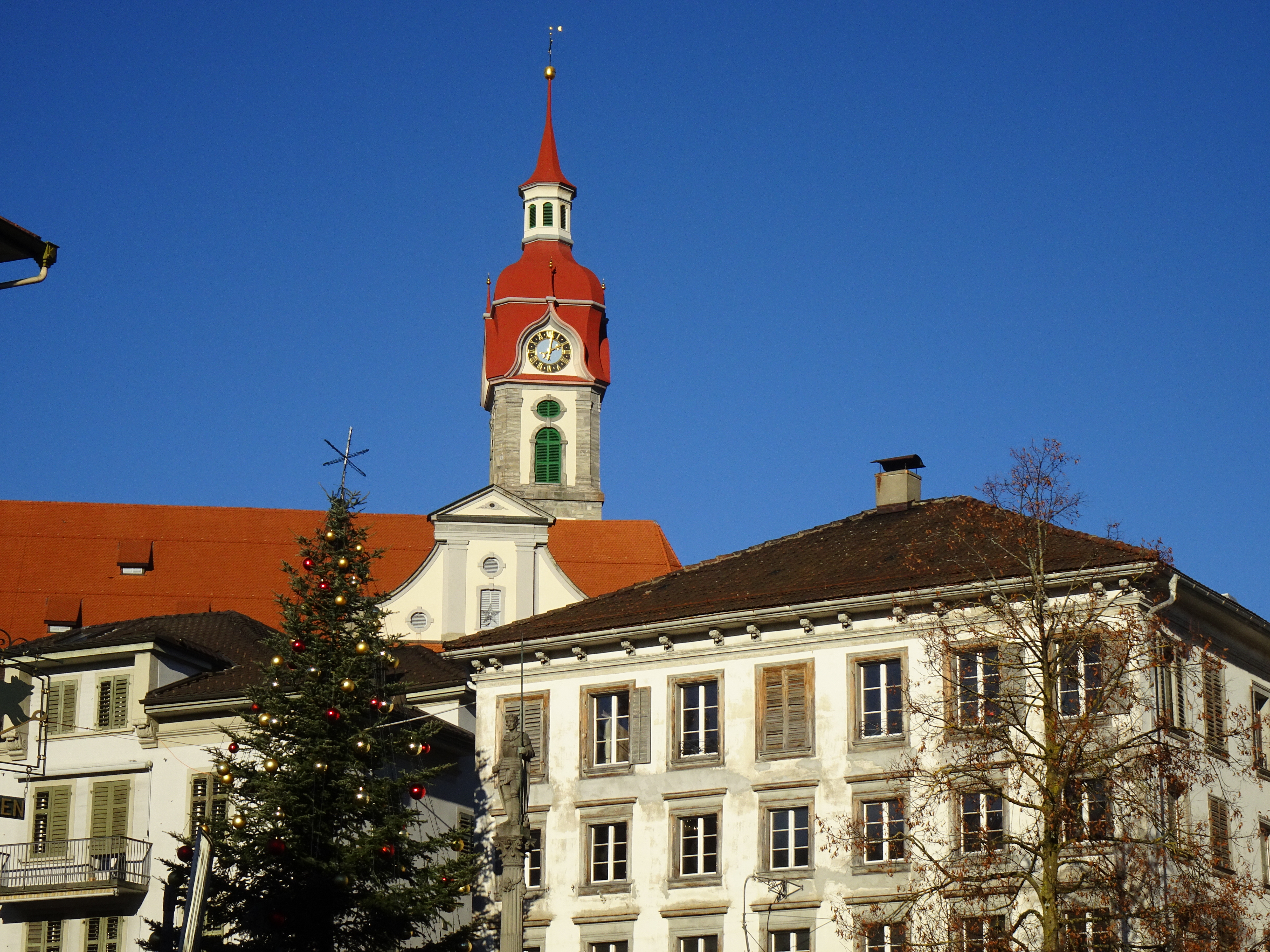Ruswiler Kirchturm mit Christbaum | Urs Amrein, Ruswil