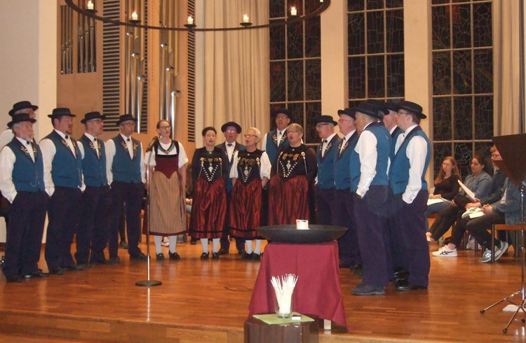 Der Jodlerklub Grosswangen bei seinem Auftritt in der Lukaskirche in Luzern. Foto zVg