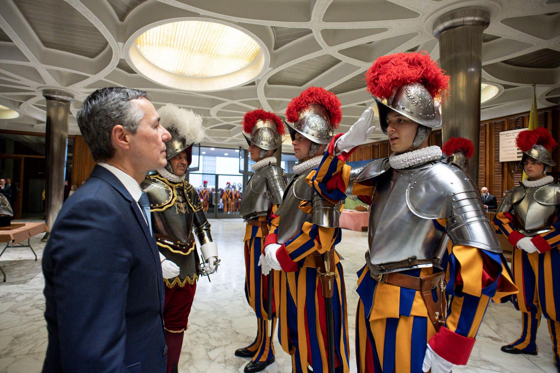 Salut vor Bundespräsident Ignazio Cassis