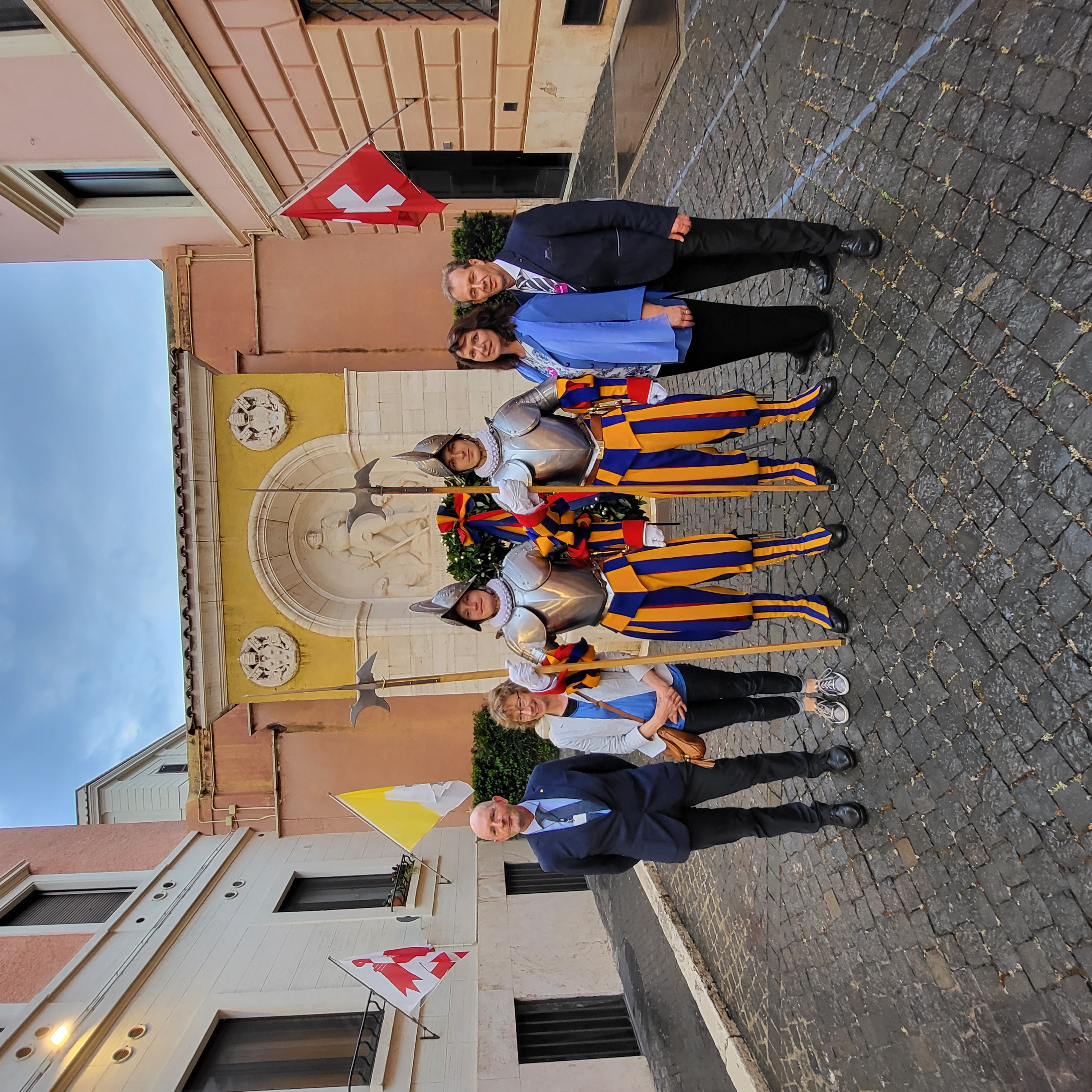 Die beiden Rottaler Gardisten mit ihren Eltern