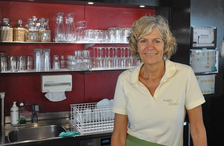 Carmen Häfliger führt seit einem Monat das Restaurant Piazza Verde in Hellbühl. Foto Stefan Schmid
