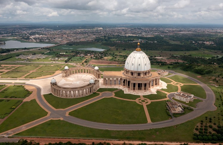 Die imposante Basilique de Notre Dame de la Paix in der Hauptstadt der Elfenbeinküste. Foto zVg