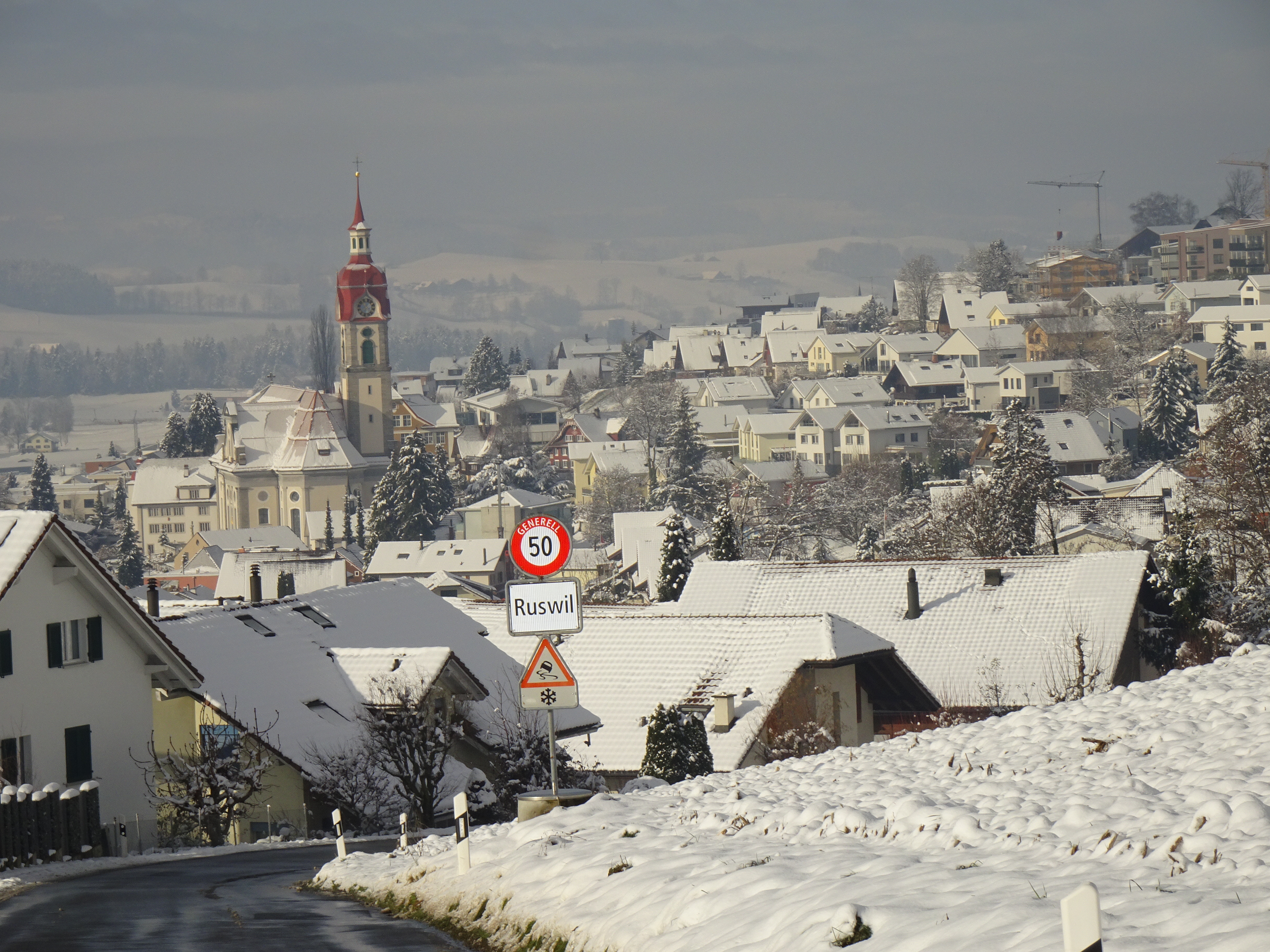 Verschneites Ruswil. Foto Urs Amrein