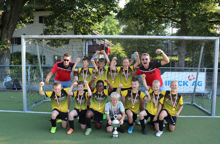 Die Ea-Junioren gewannen das Kunstrasenliga-Turnier in Schaffhausen. Foto Jean Lagler