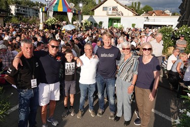 Dank ihnen kam der Donnschtig-Jass nach Ruswil (von links): Gemeindepräsident Franzsepp Erni, Christian Berri, Lukas Bühlmann, Josef Schnider, Stefan Ottiger, Margrit Schurtenberger, Regina Baumeler. Foto Roland Meyer Dank ihnen kam der Donnschtig-Jass nach Ruswil (von links): Gemeindepräsident Franzsepp Erni, Christian Berri, Lukas Bühlmann, Josef Schnider, Stefan Ottiger, Margrit Schurtenberger, Regina Baumeler. Foto Roland Meyer