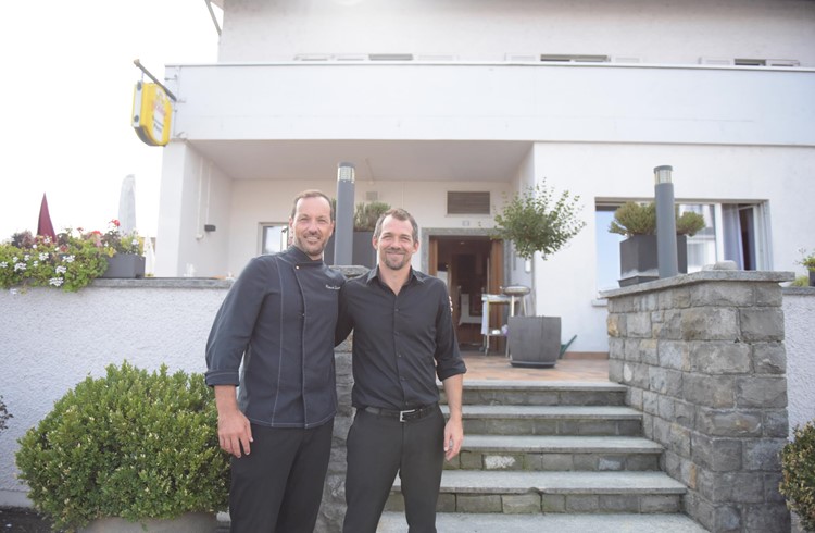 Die langjährigen Wirte Patrick Sommer (links) und Christian Berger verlassen die Pinte im Dezember 2023. Foto Michael Wyss