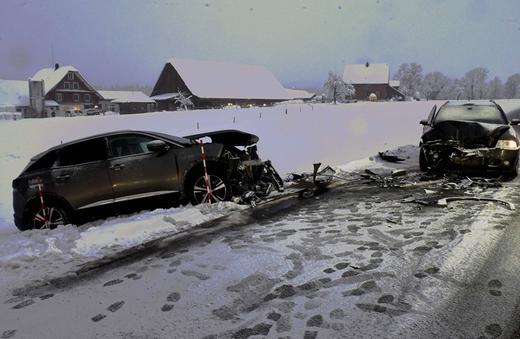 Auf der Hellbühlerstrasse in Richtung Ruswil kam es zu einem Unfall. Foto Luzerner Polizei