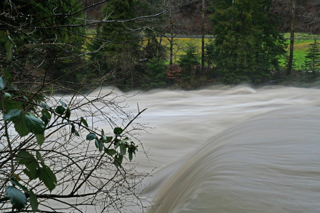 Gewaltige Wassermassen nach den starken Regenfällen und der Schneeschmelze in der Emme   | Stephanie Amrhyn, Ruswil