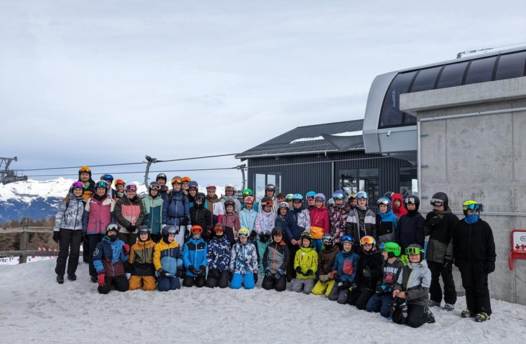 Die 43 Teilnehmenden genossen die Pisten im grossen Skigebiet 4 Vallées. Fotos zVg