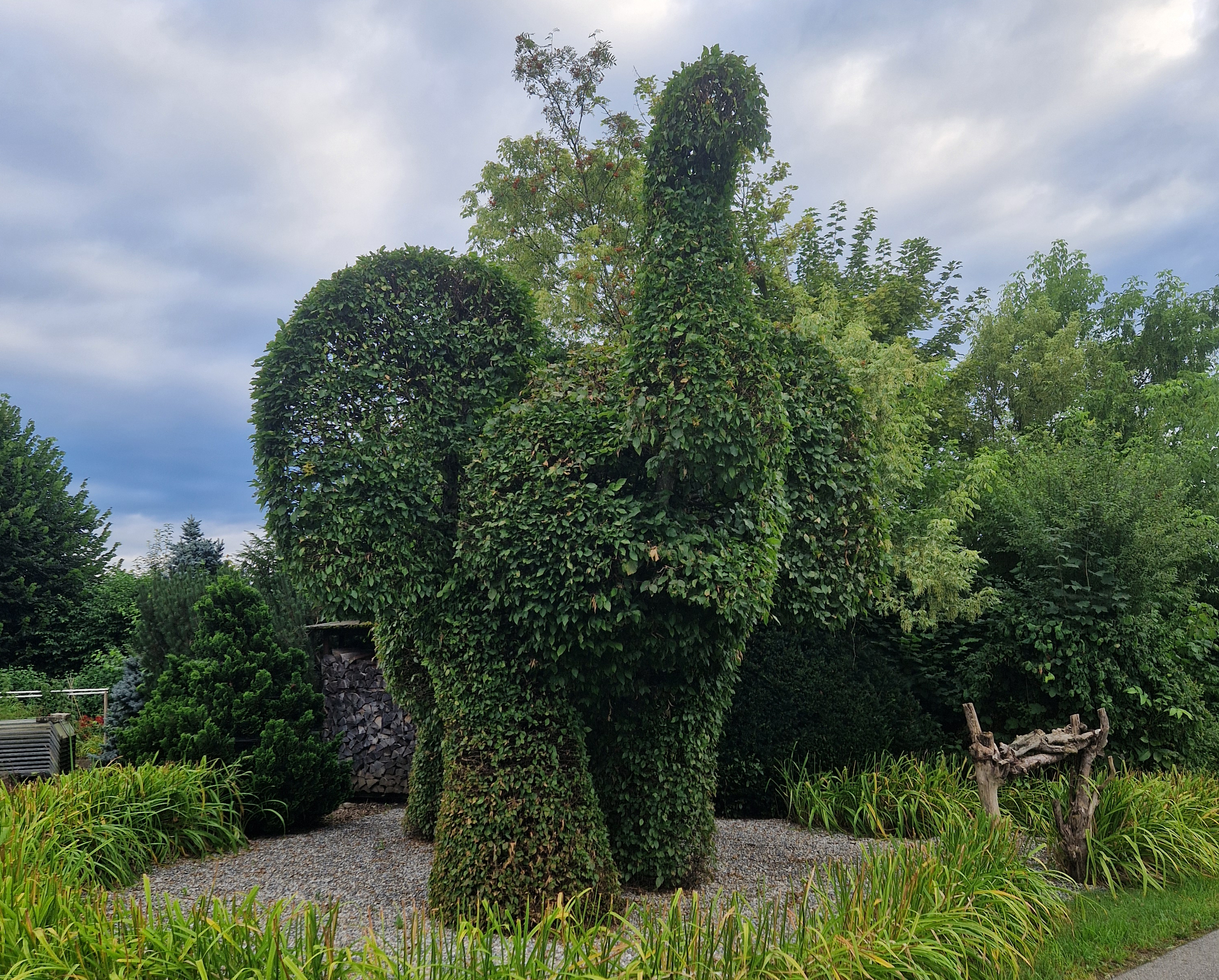 Ein grüner Elefant in Grosswangen | Corinne Schnider, Grosswangen