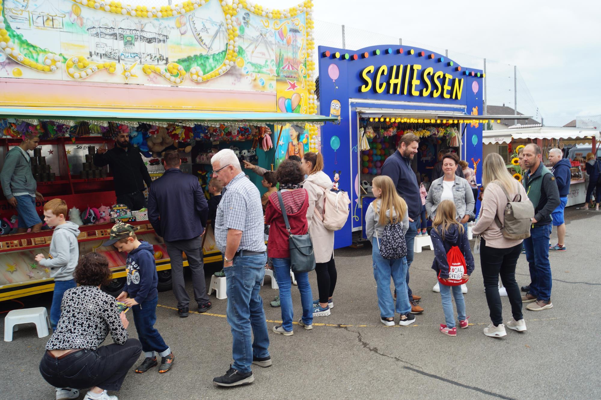 Immer beliebt: Die Schiessbude. Foto Benno Stöckli