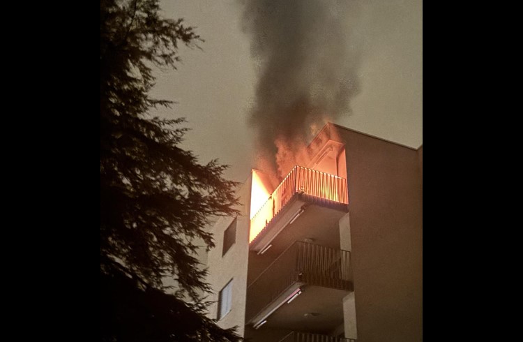Balkonbrand in Sempach Station. Foto Luzerner Polizei