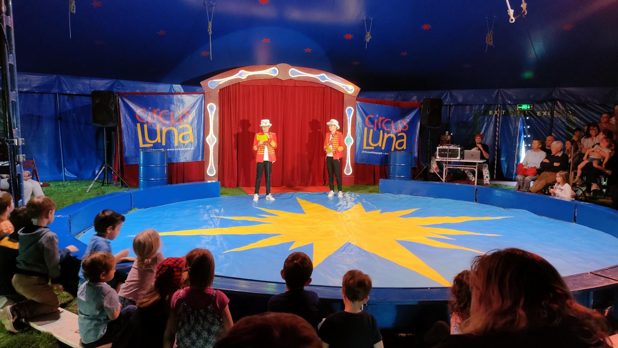 Der Zirkus Luna hat nicht nur einen, nein, er hat zwei Zirkusdirektoren. Foto Martina Müller