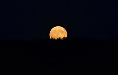 Vollmond von Heiligkreuz First aus gesehen am 9. August 2025 | Stefan Dubach