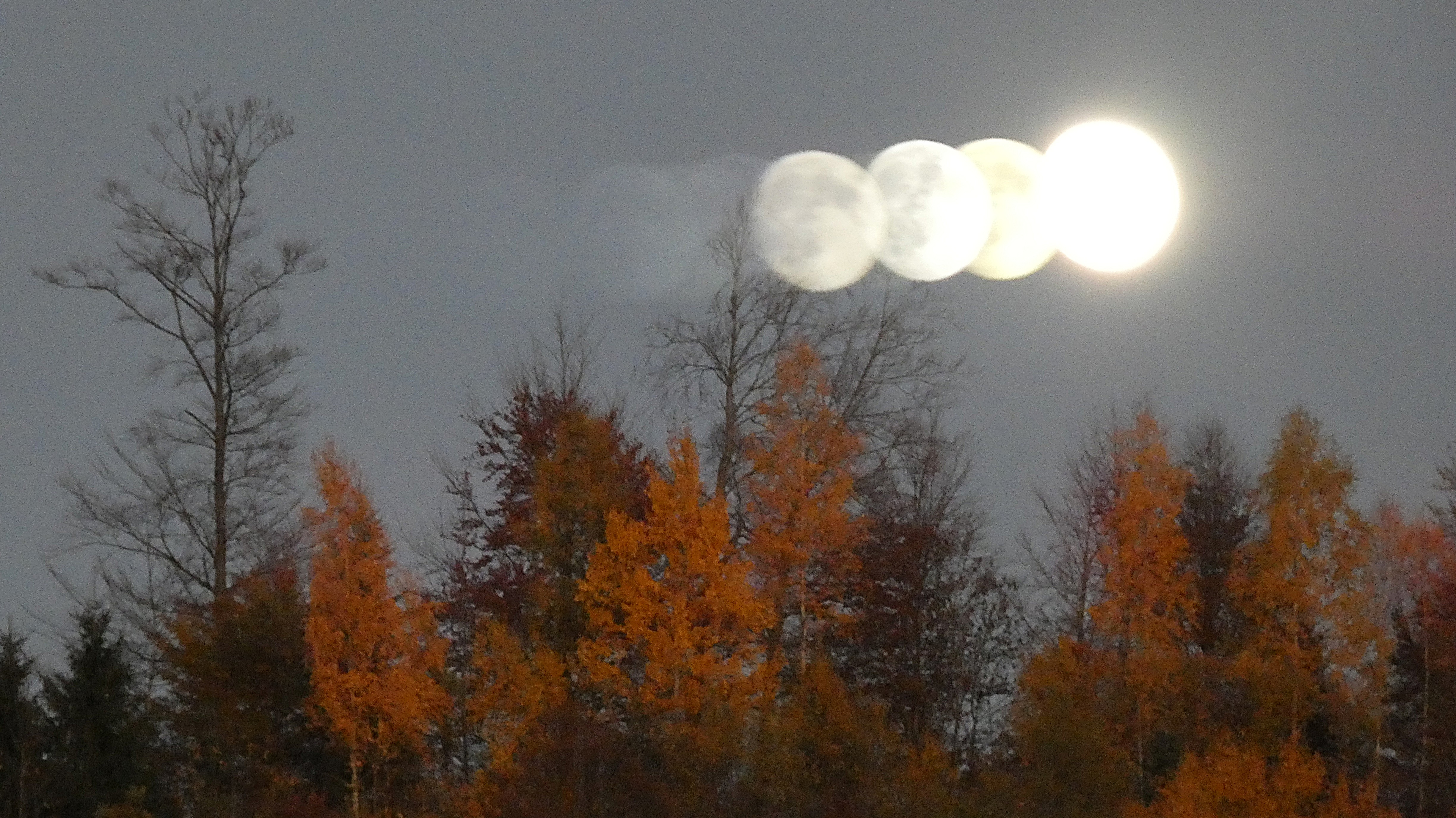 Mond auf Wanderschaft | Josef Lustenberger, Wolhusen