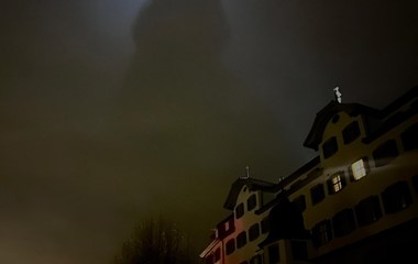 Schatten vom Kirchturm des Klosters Werthenstein.  | Nina Koch 