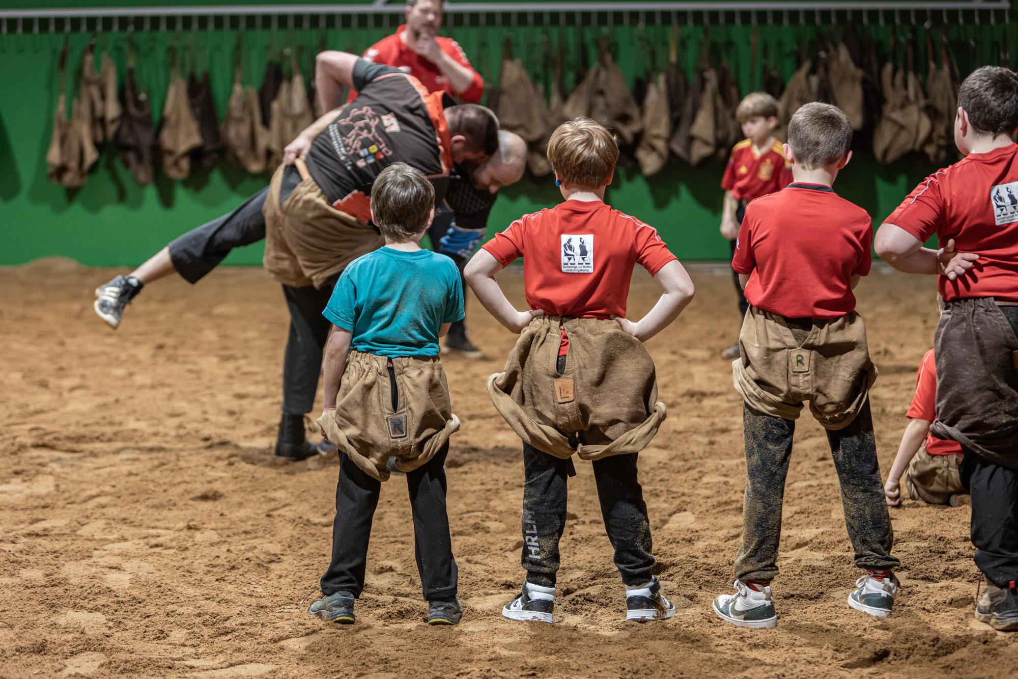 Die Junioren des Schwingklubs Rottal beim Training im Schwingkeller Ruswil. Foto René Burch
