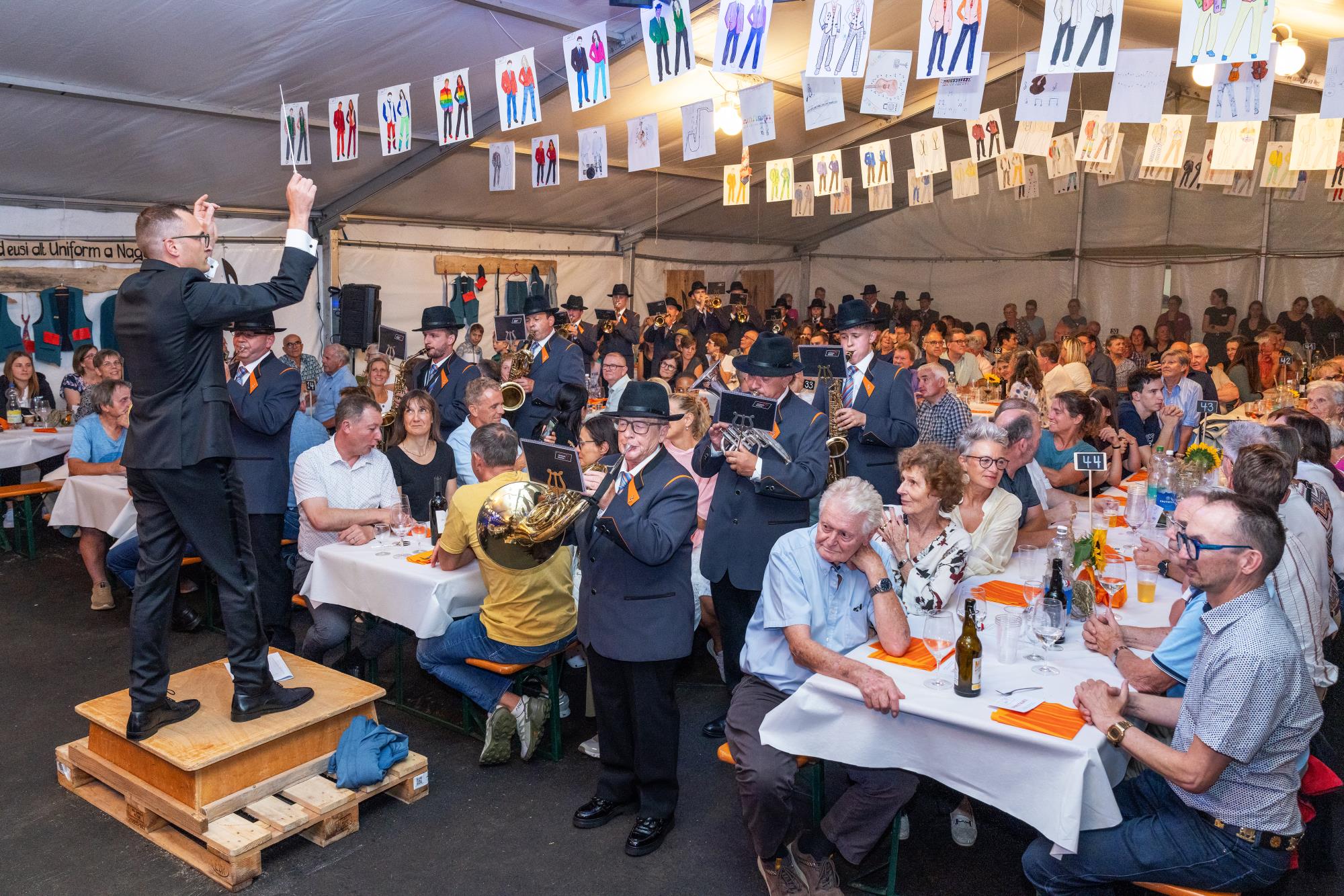 Die Ortsmusik Rüediswil hat ihre neue Uniform präsentiert. Foto Stefan Dubach