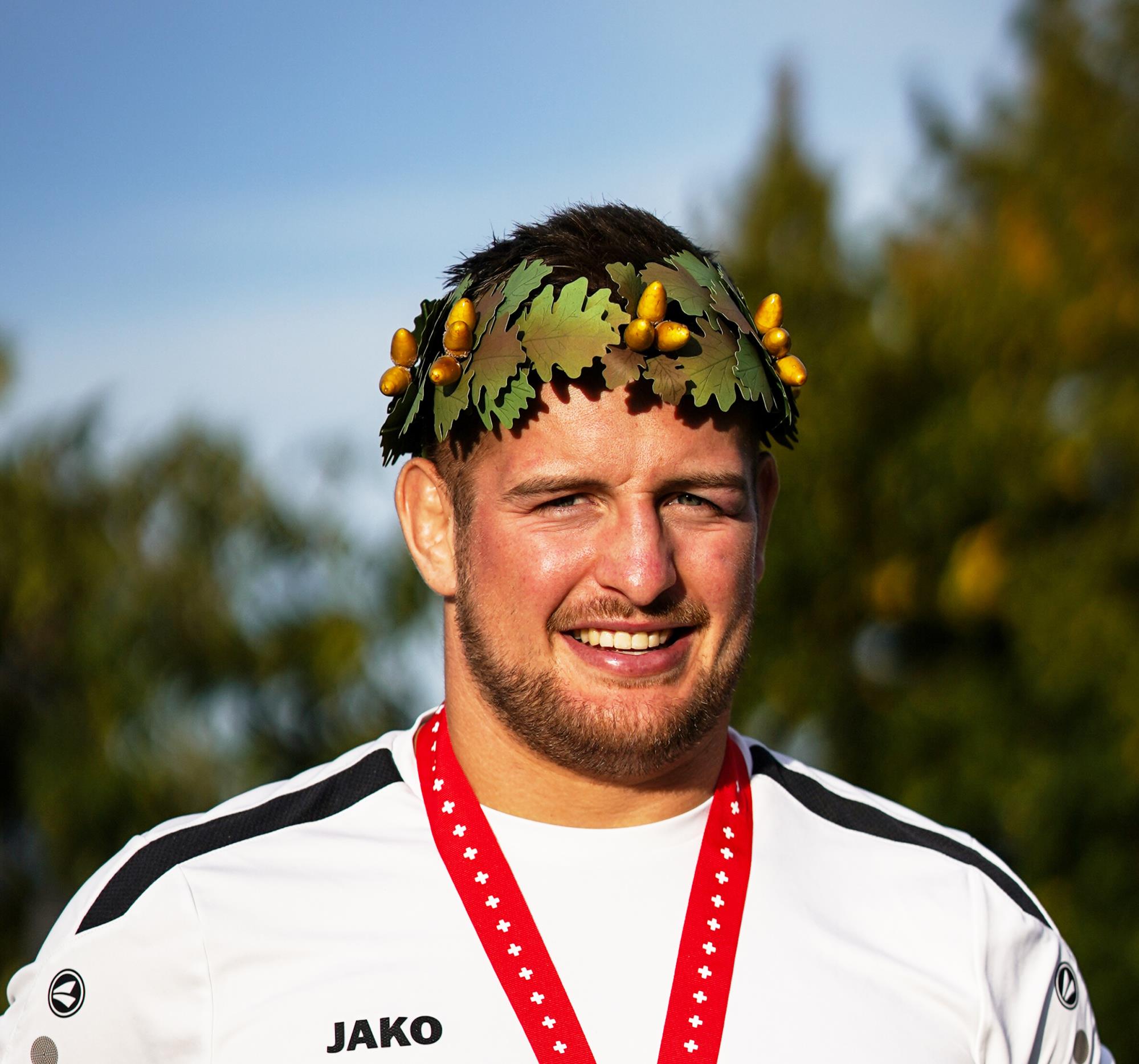 Samuel Schwyzer bodigt David Wüest im Schlussgang und feiert seinen ersten Schweizermeister-Titel im Nationalturnen. Foto zVg