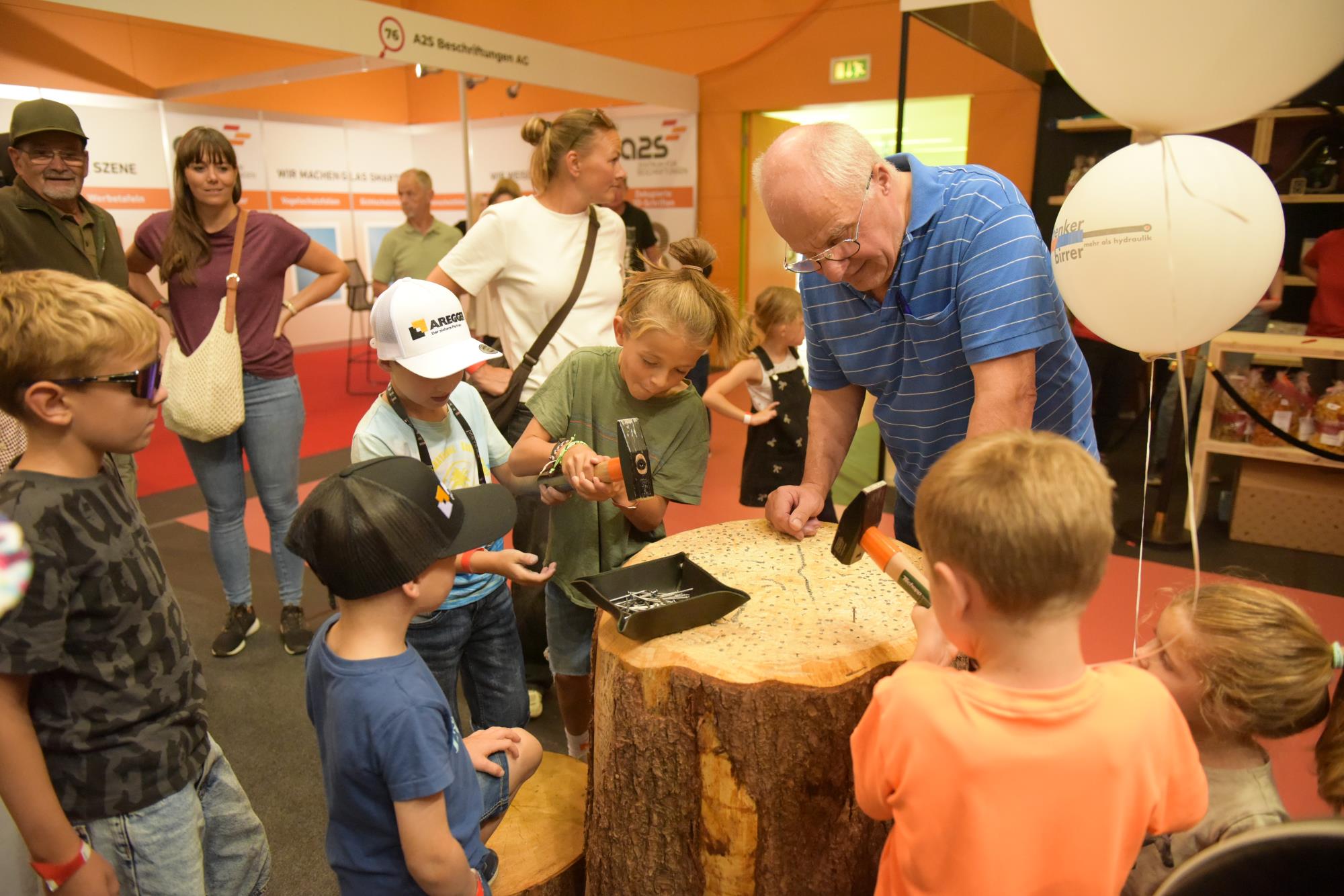 Die Gewerbeausstellung Buttisholz war ein Ort der Begegnung und die Besuchenden konnten sich selber bei den Ständen aktiv beteiligen. Foto Michael Wyss