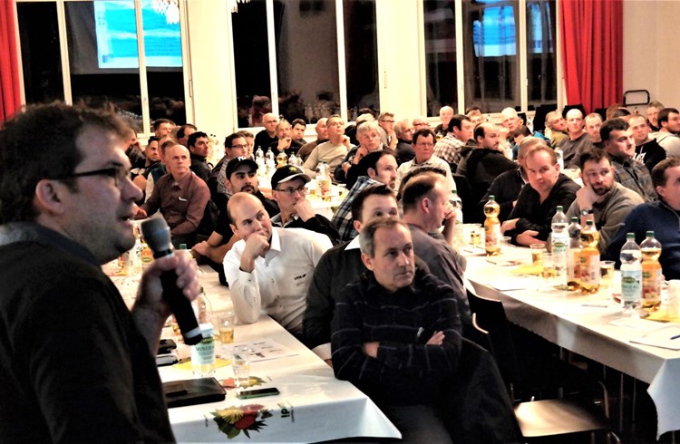 Aufmerksame Zuhörer im «Ochsen»-Saal bei den Ausführungen von Reto Bucheli zum Pflanzenschutz der Zukunft. Foto zVg