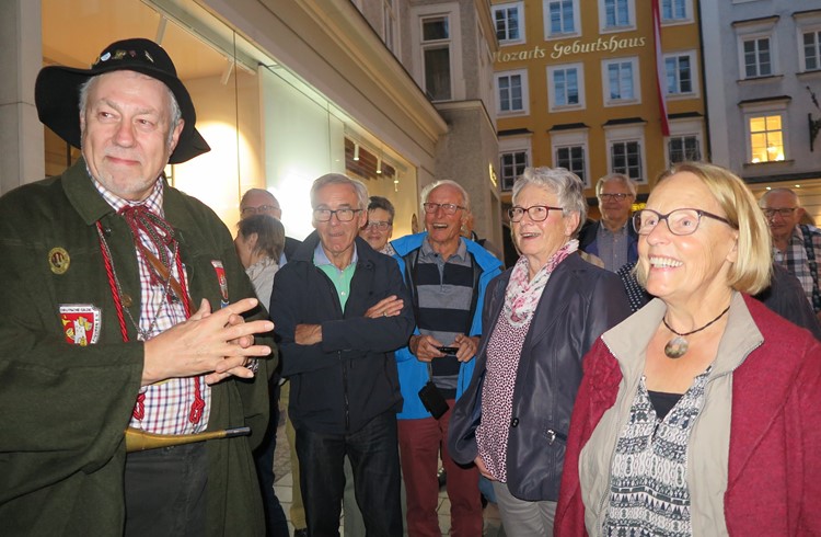 Mit dem Nachtwächter die dunklen Seiten Salzburgs entdeckt. Foto Andrea Felder Mit dem Nachtwächter die dunklen Seiten Salzburgs entdeckt. Foto Andrea Felder