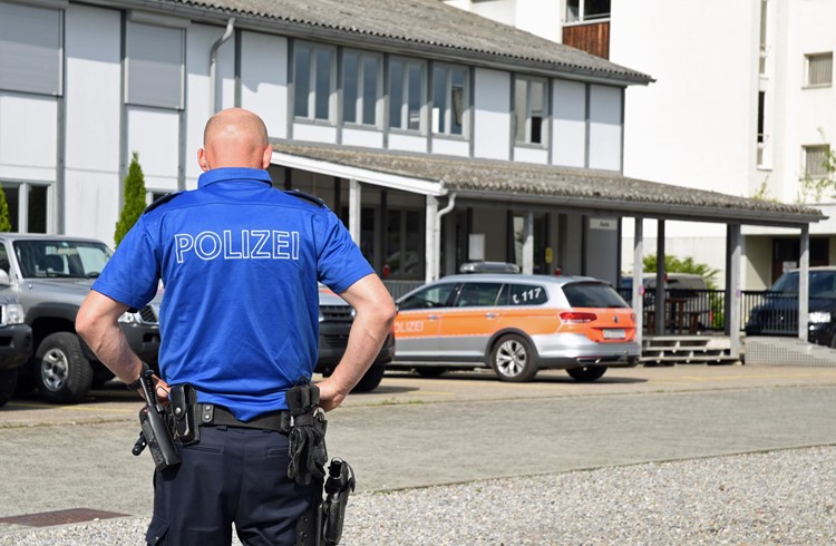 Die Luzerner Polizei übte am Mittwoch, 5. Juni, das Verhalten in einer Sonderlage. Foto Luzerner Polizei