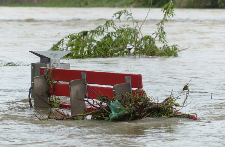 Kritische Pegelstände könnten zu Hochwasser und solchen Bildern führen. Foto zVg