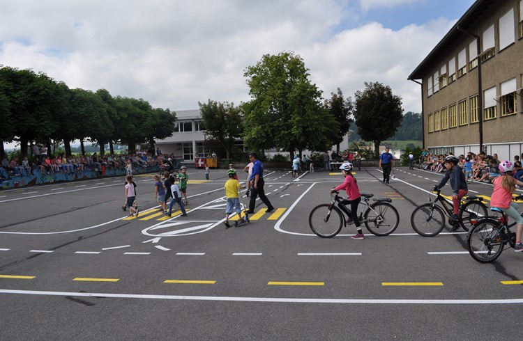 Die Schule Grosswangen hat einen neuen Verkehrsgarten. Foto Priska Hafner