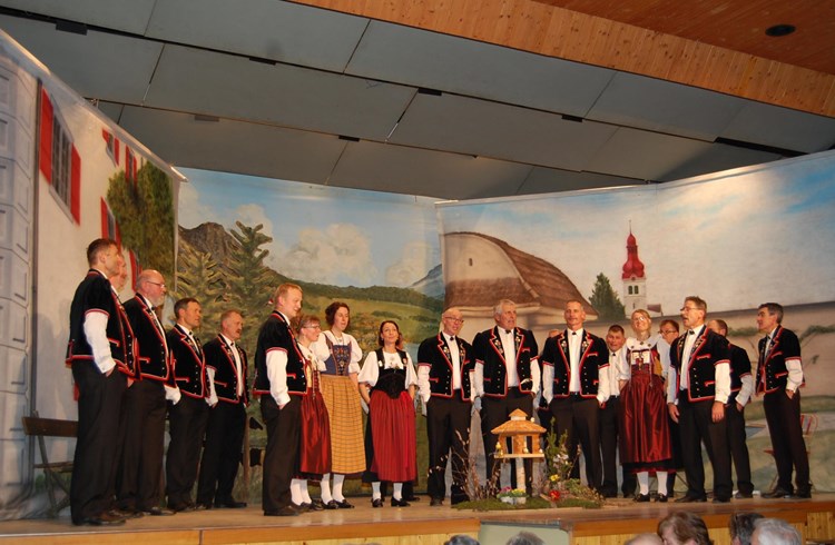 Der Jodlerklub Schlossgruess Buttisholz beim Singen der Zugabe. Foto Willi Rölli