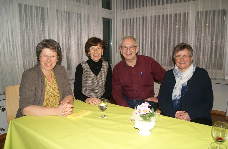 Sie gehören dem Komitee «start up Chor» an: (von links) Helena Röösli (Chorleiterin), Anne-Marie Kurmann, Toni Walker, Marlis Portmann (Präsidentin). Foto Othmar Odermatt